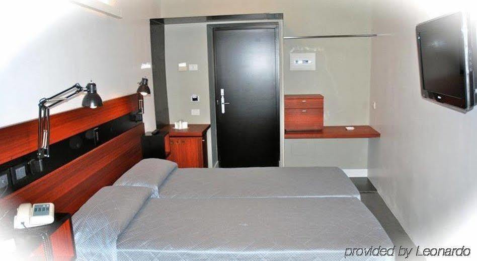 Hotel Elite Roma Esterno foto
